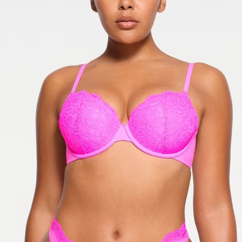 SKIMS Neon Pink Lace Underwire Bra